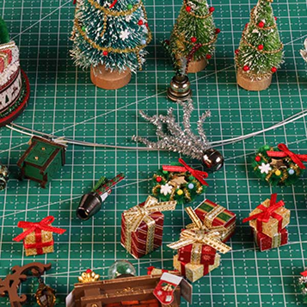 Snowy Christmas Lodge DIY Miniature Dollhouse_Description_2